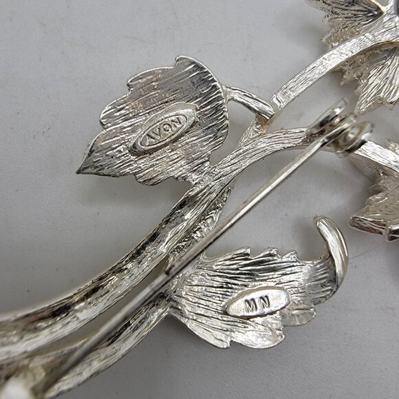 Vintage Avon MN Faux Pearl‎ And Crystal Silver Toned Flower Brooch - Picture 6 of 6